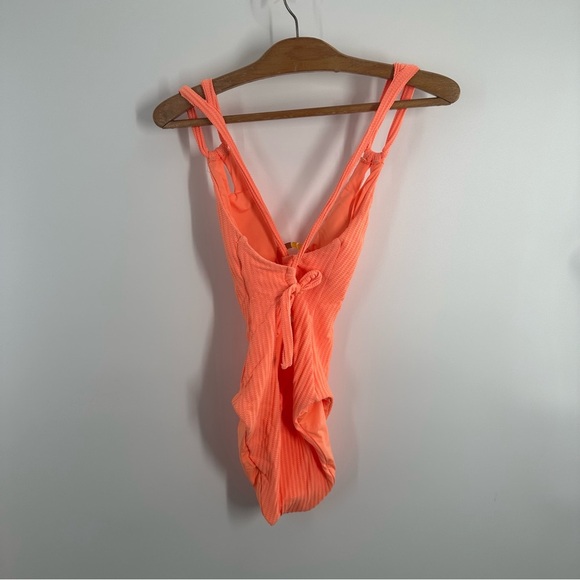 NWOT Becca Line in The Sand Lainey Textured Rib Plunge One-Piece Nectar - Picture 5 of 9